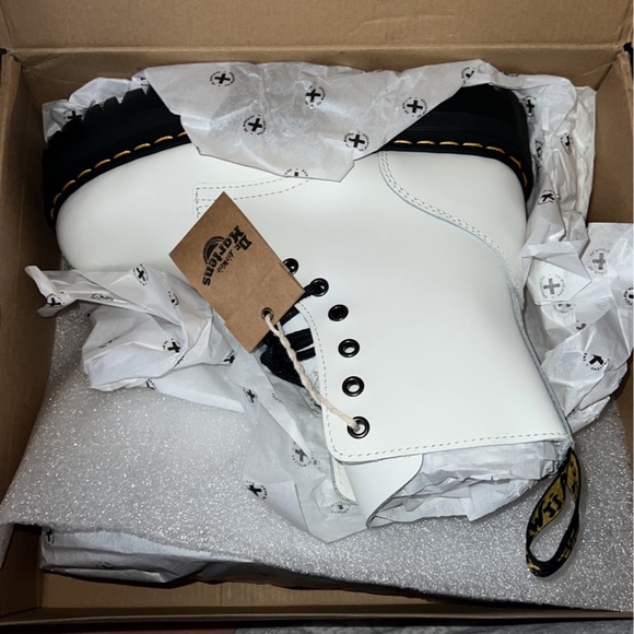 Dr. Martens Jadon Lace-Up Boots - Picture 7 of 9